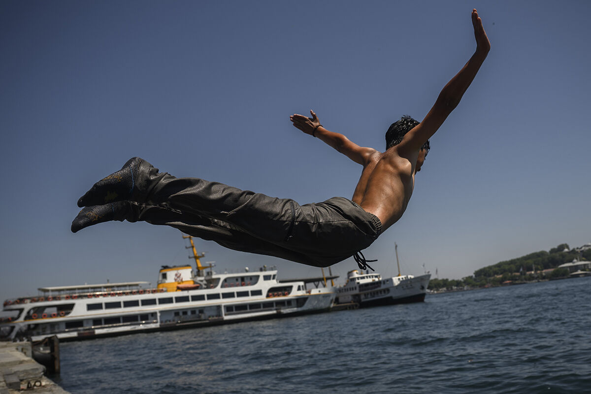 Sıcaktan bunalan Boğaz'a kendi bıraktı! Termometreler zirveyi gördü - 1. Resim