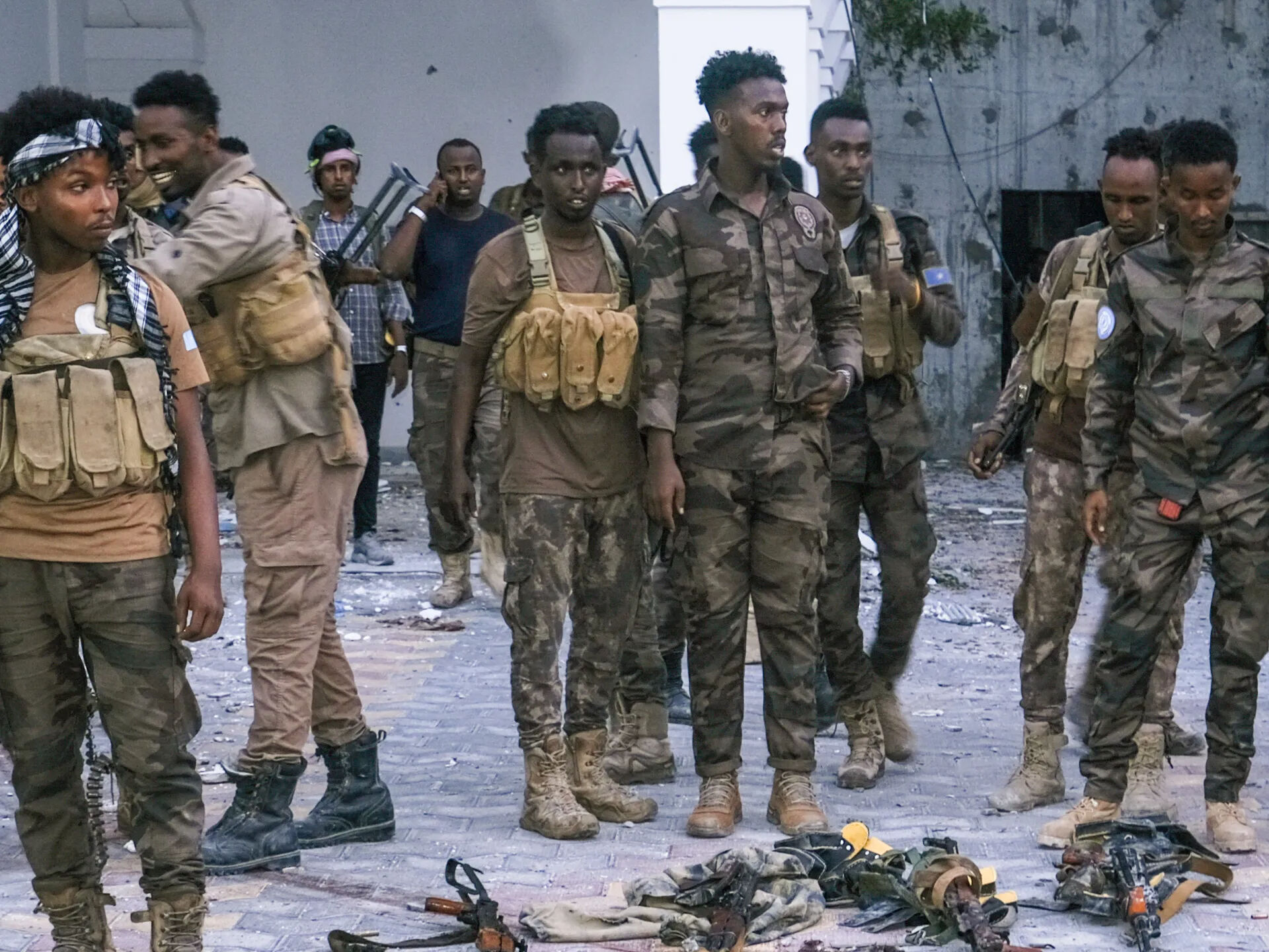 Somali’de askeri üs hedefte! İntihar bombacısı kendini patlattı - 1. Resim