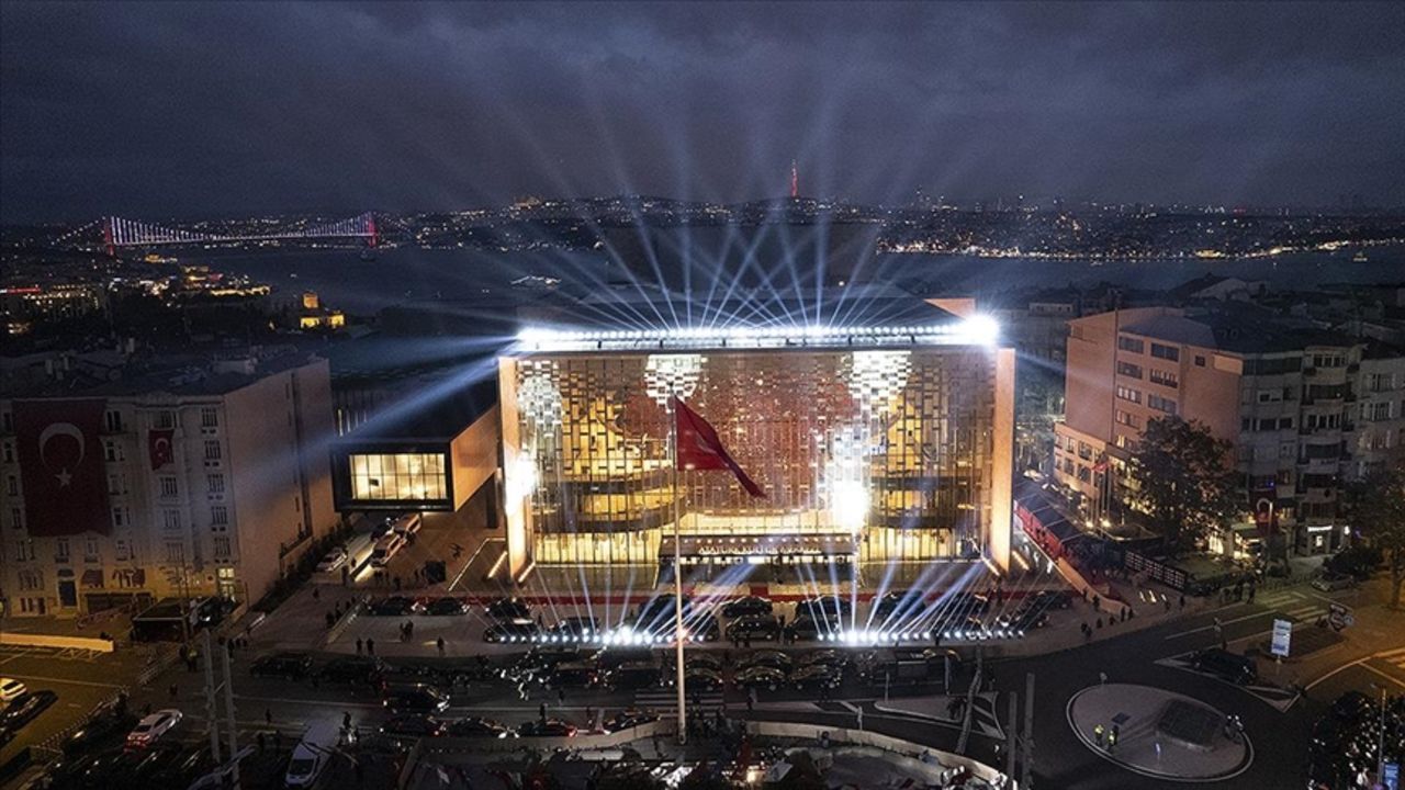‘Vatan Uğruna’ AKM’de konser! Usta bestecilerin eserleri seslendirilecek ‘Vatan Uğruna’ AKM’de konser! Usta bestecilerin eserleri seslendirilecek