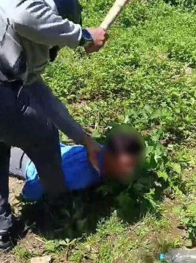 2 genc, sopayla dövdü serbest kaldı, yaşlı adamı da dövünce tutuklandı - 2. Resim