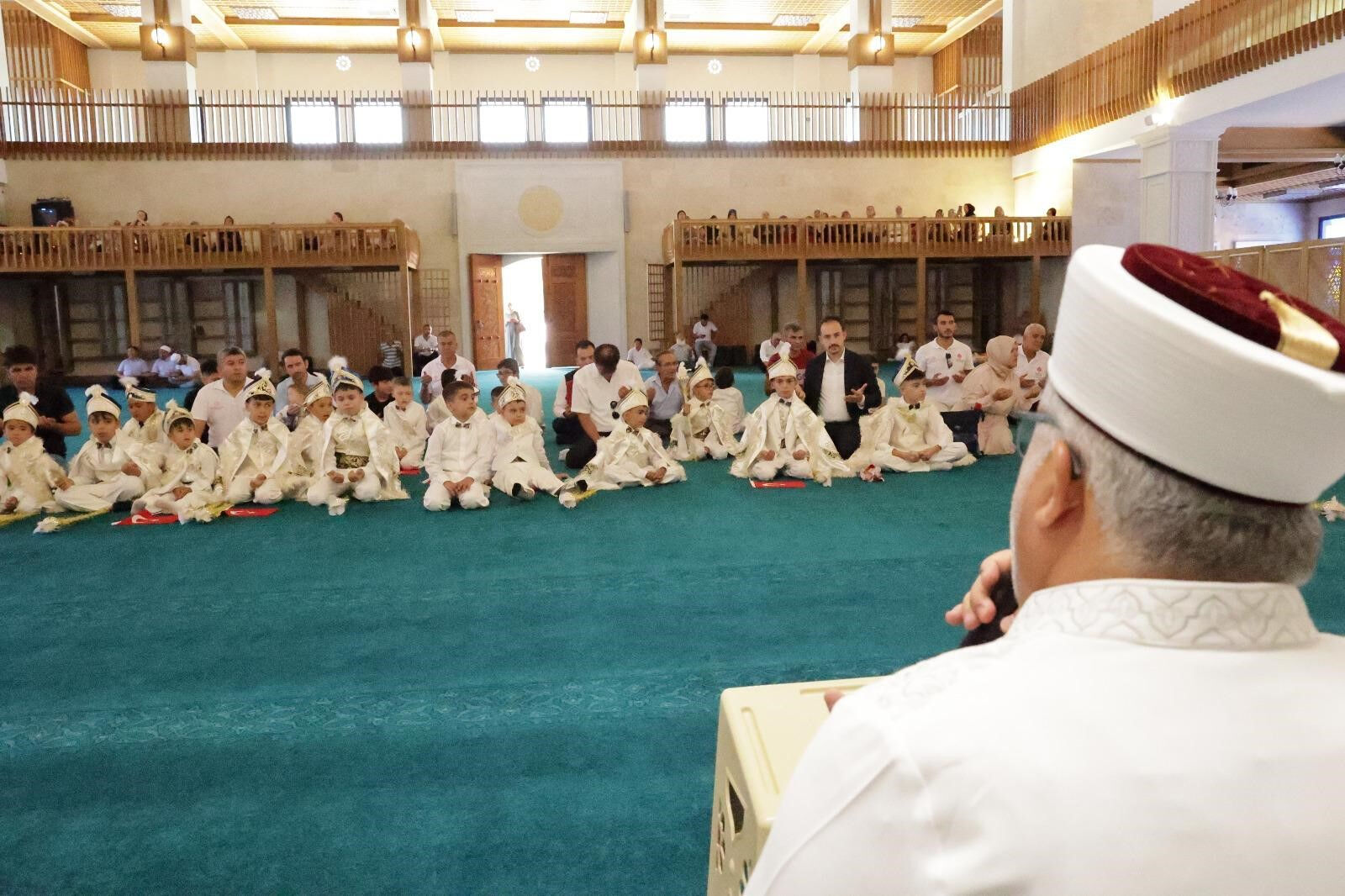 529 yıllık vakıf geleneği yaşatılıyor! 117 çocuk el açtı, padişaha dua etti - 2. Resim