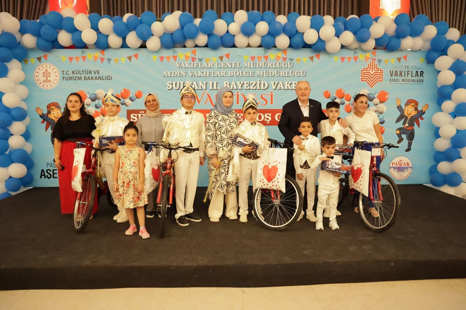 529 yıllık vakıf geleneği yaşatılıyor! 117 çocuk el açtı, padişaha dua etti - 1. Resim