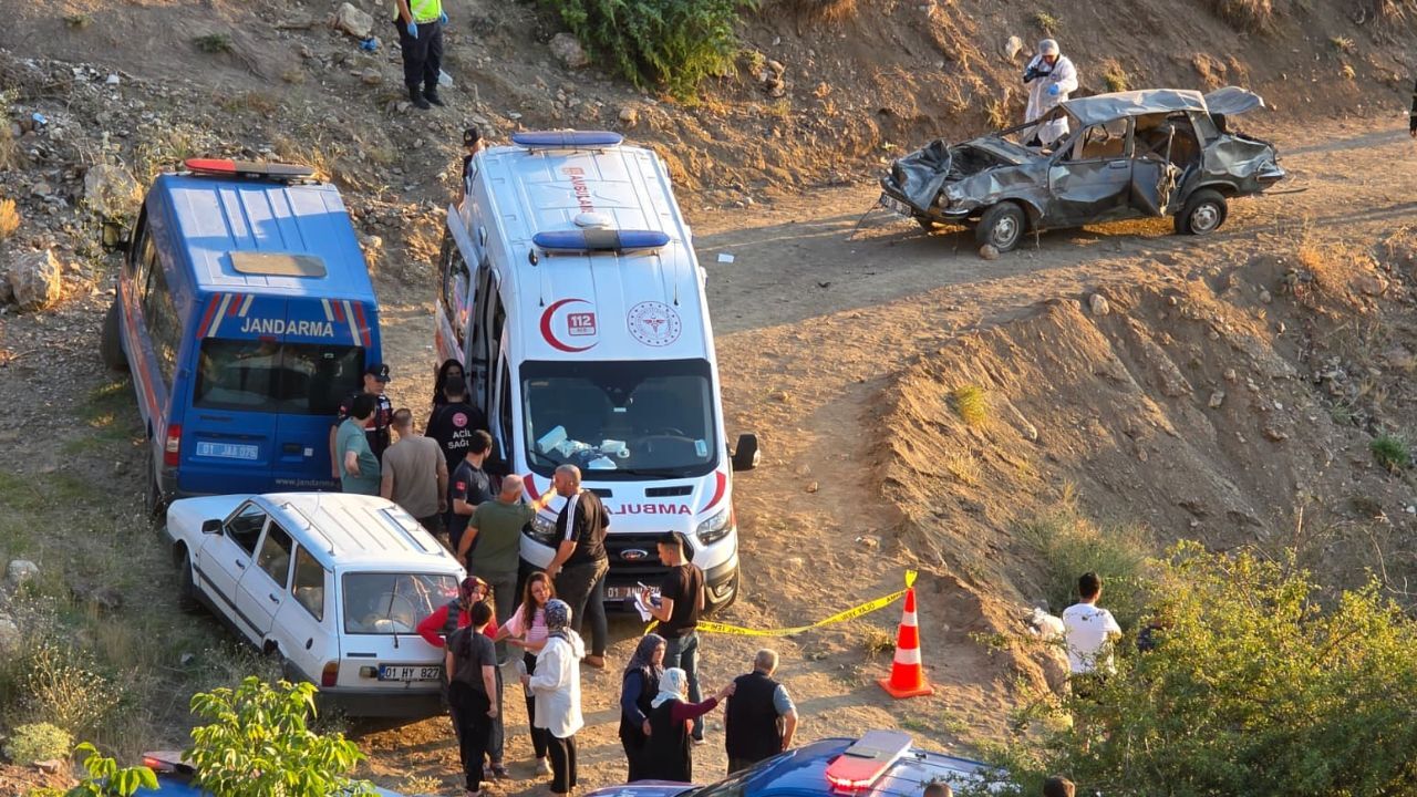 Adana'da korkunç kaza! Piknikten dönerken uçuruma yuvarlandılar Adana'da korkunç kaza! Piknikten dönerken uçuruma yuvarlandılar