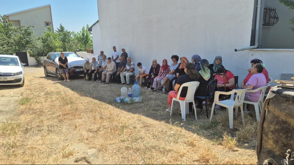 Arıtma tesisinin dibinde susuz kaldılar! Halktan belediyeye bidonlu protesto Arıtma tesisinin dibinde susuz kaldılar! Halktan belediyeye bidonlu protesto - 3. Resim