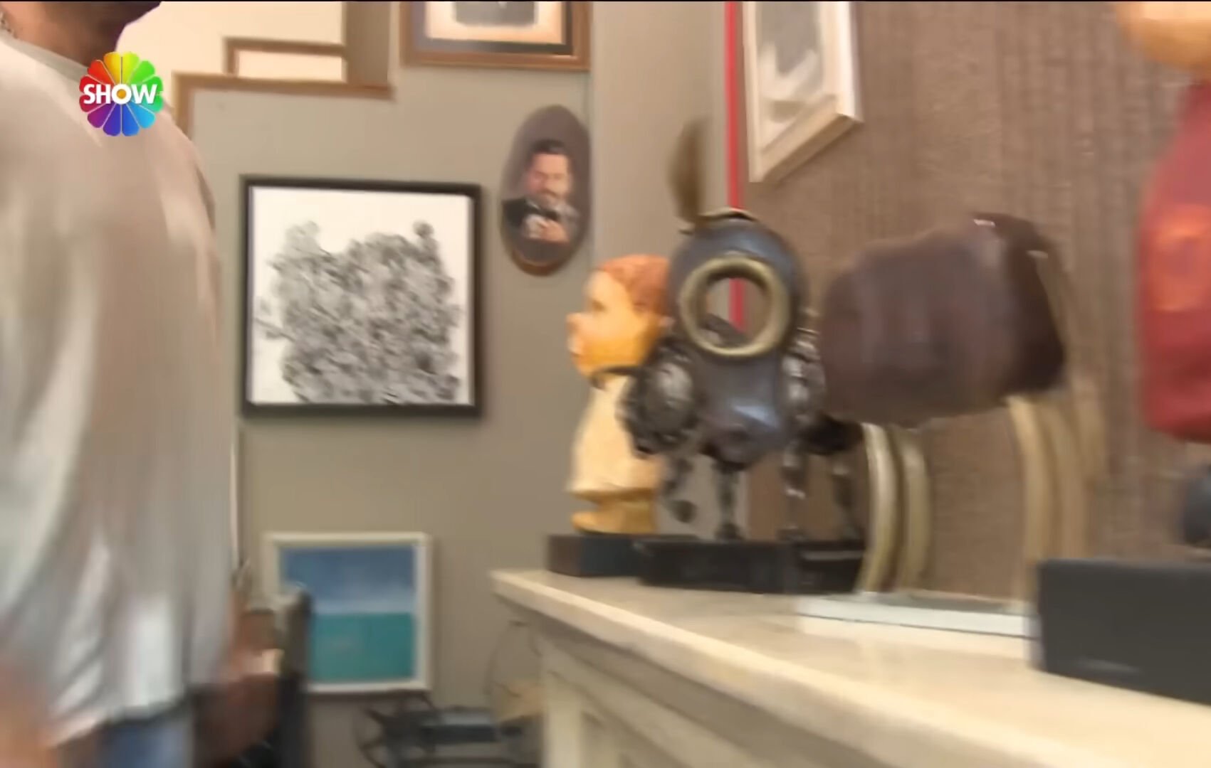 Emre Altuğ evinin kapılarını ilk kez açtı! Detaylar sosyal medyada gündem oldu: Bir bakan bir daha baktı... - 2. Resim