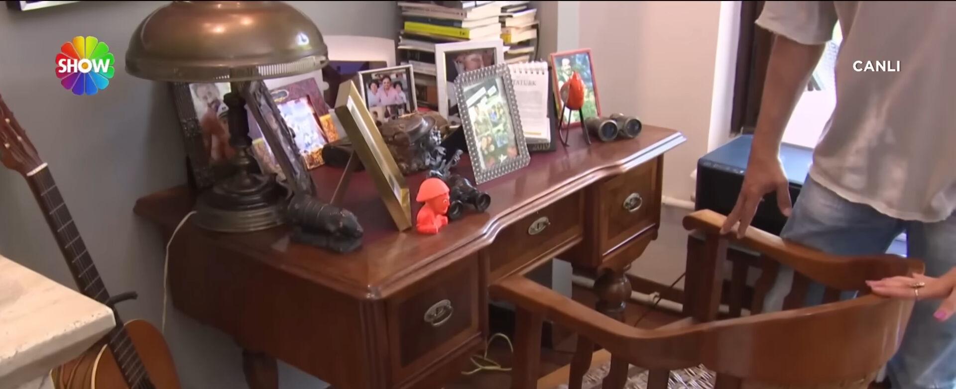 Emre Altuğ evinin kapılarını ilk kez açtı! Detaylar sosyal medyada gündem oldu: Bir bakan bir daha baktı... - 5. Resim