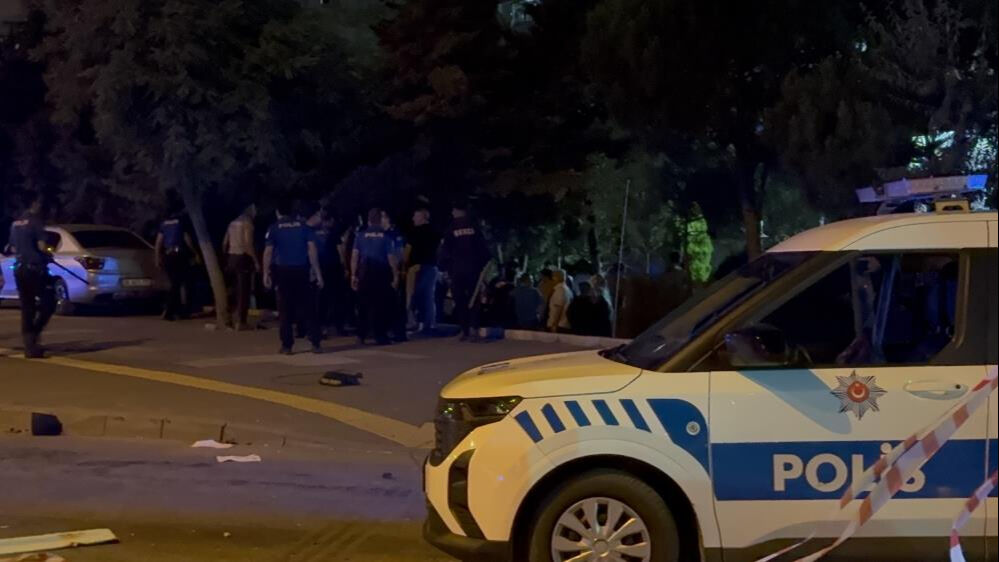 Gece yarısı ortalık karıştı, polis havaya ateş a&ccedil;tı! &Ccedil;ok sayıda yaralı ve g&ouml;zaltı var - 4. Resim