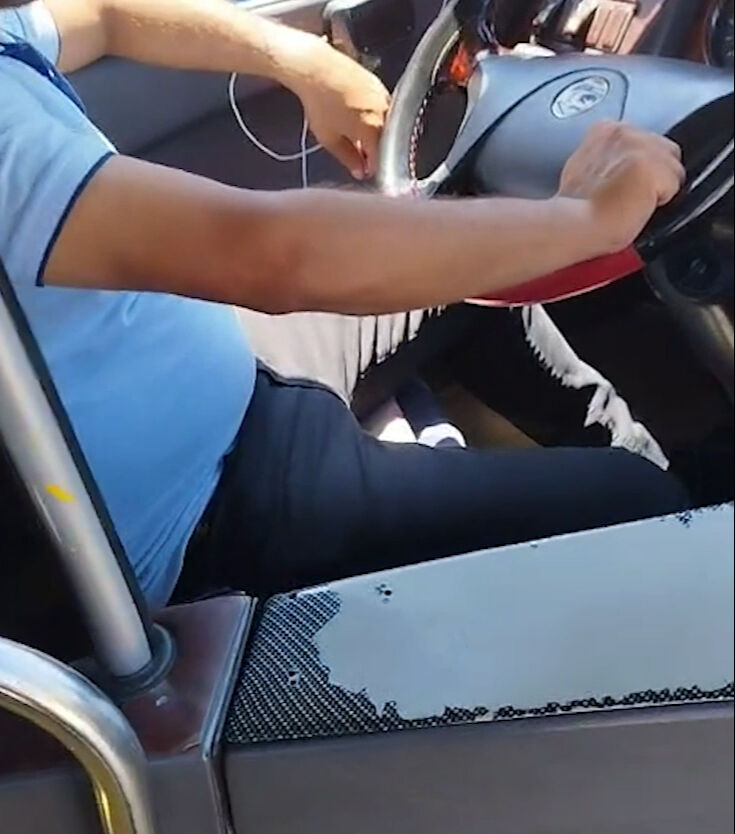 İETT otobüsünde skandal görüntü! Şoförün pişkin cevabı olay oldu, yaptırım geldi - 1. Resim