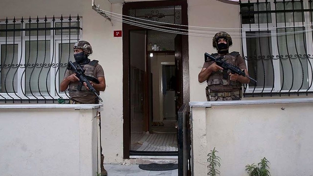 Kayseri'de uyuşturucu operasyonu: Çok sayıda kişi yakalandı Kayseri'de uyuşturucu operasyonu: Çok sayıda kişi yakalandı