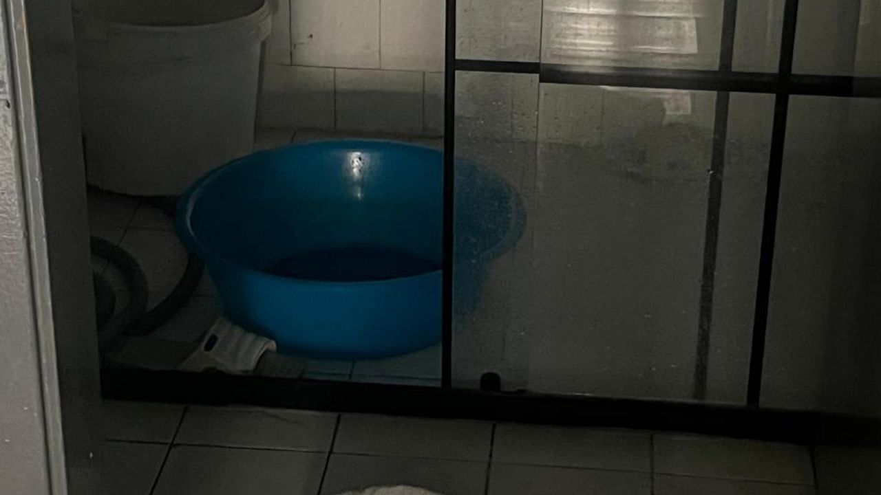 Kocaeli'de feci olay! Leğende banyo yapan çocukları elektrik çarptı Kocaeli'de feci olay! Leğende banyo yapan çocukları elektrik çarptı