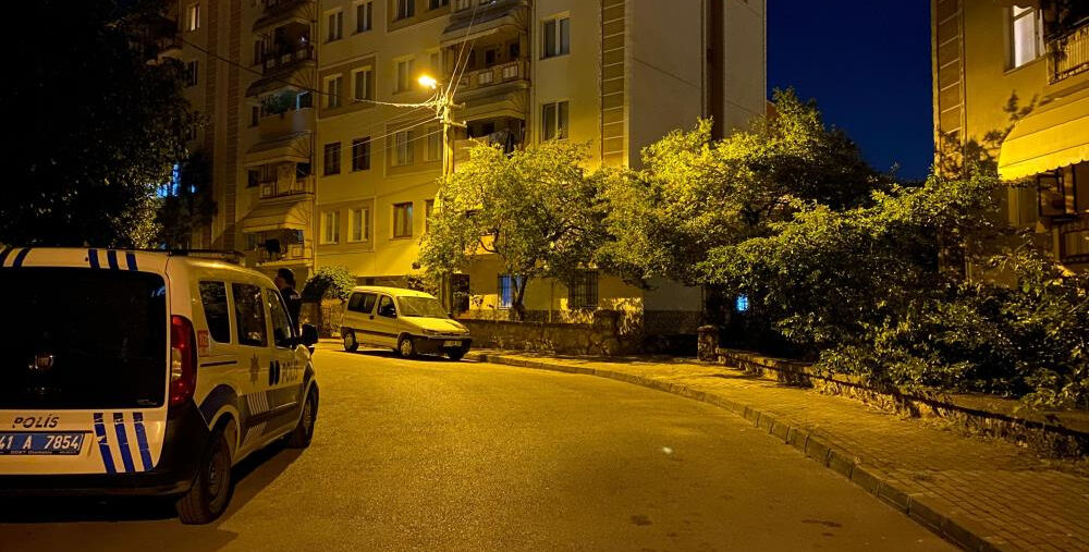 Komşuların çocuk gürültüsü tartışmasında kan aktı: Bir kadın bıçaklandı - 1. Resim