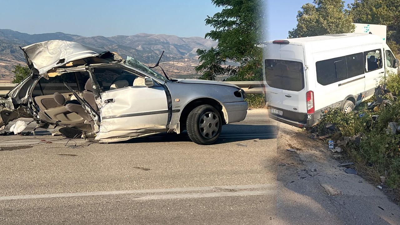  -Minibüsle çarpışan otomobil ikiye bölündü