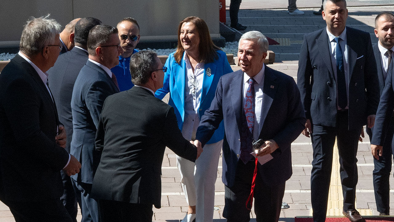 Rüşvet operasyonlarının ardından talimat vermişti! Özgür Özel, 412 belediye başkanıyla bir araya geldi - 2. Resim