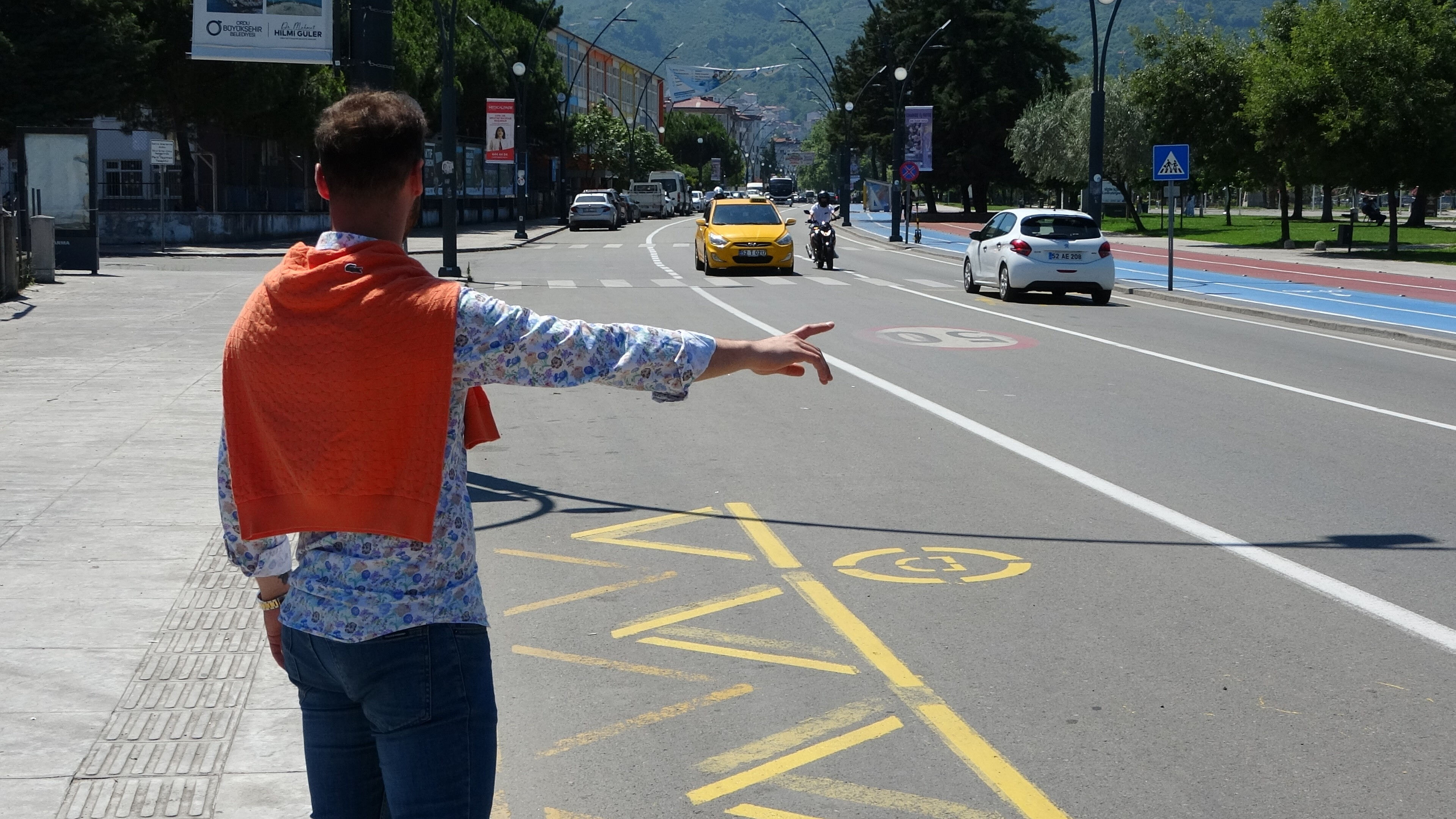 Takside zor oyun... Çözene indirim yapıyor! Hırslanıp ‘Yolu biraz daha uzat' diyorlar - 2. Resim