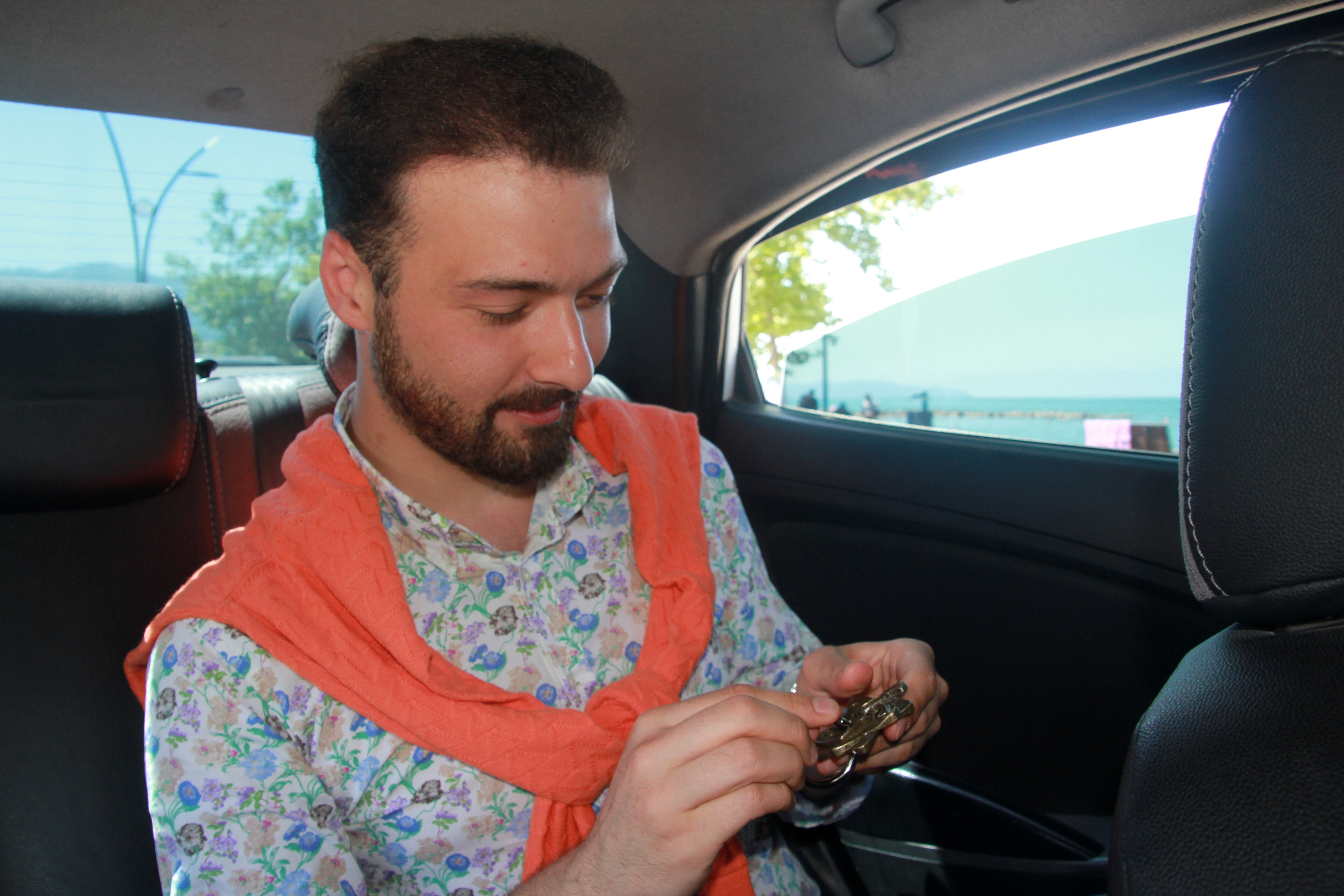 Takside zor oyun... Çözene indirim yapıyor! Hırslanıp ‘Yolu biraz daha uzat' diyorlar - 3. Resim