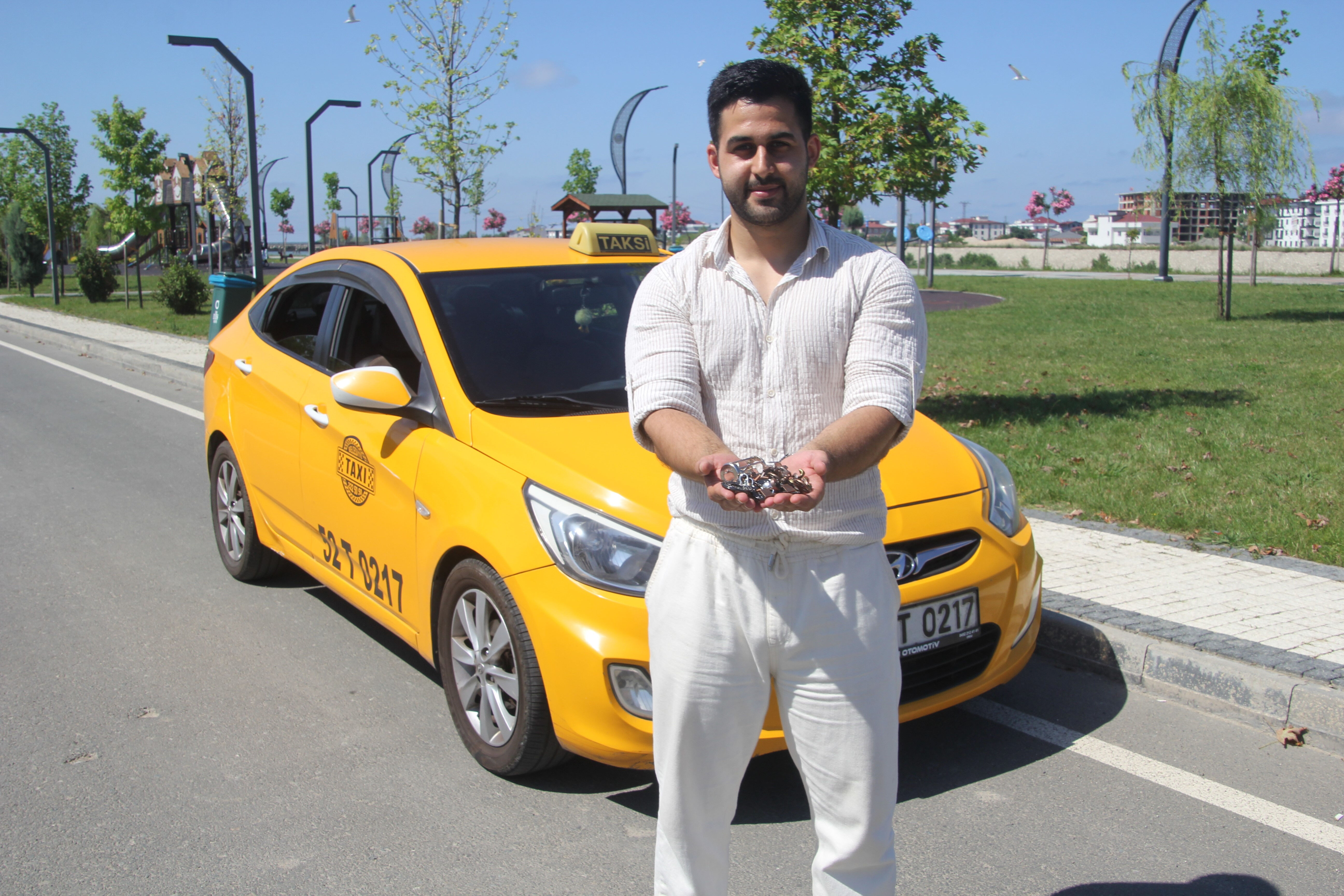 Takside zor oyun... Çözene indirim yapıyor! Hırslanıp ‘Yolu biraz daha uzat' diyorlar - 1. Resim