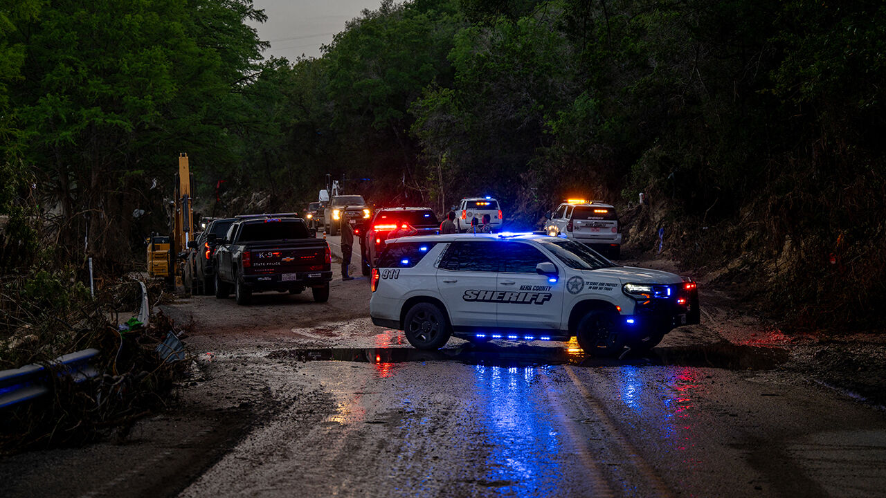 Teksas'ta bilan&ccedil;o ağırlaşıyor! Sel felaketinde &ouml;l&uuml; sayısı arttı - 1. Resim
