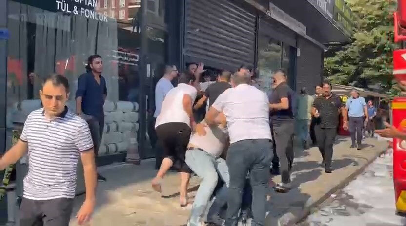 Yangınla mücadele sırasında pes dedirten olay! 'Alanı boşaltın' diyen itfaiye ekibine saldırdılar! - 3. Resim