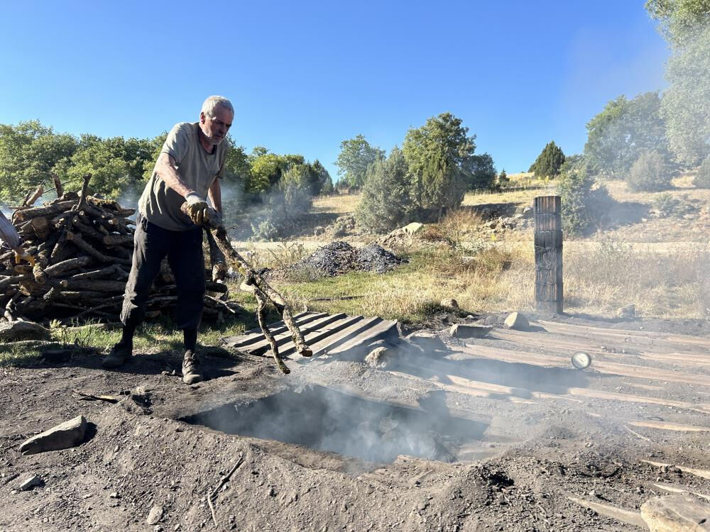 Yılın 5 ayı başında yatıp kalkıyorlar: Vatandaş keyfini sürüyor, biz zahmetini çekiyoruz - 1. Resim