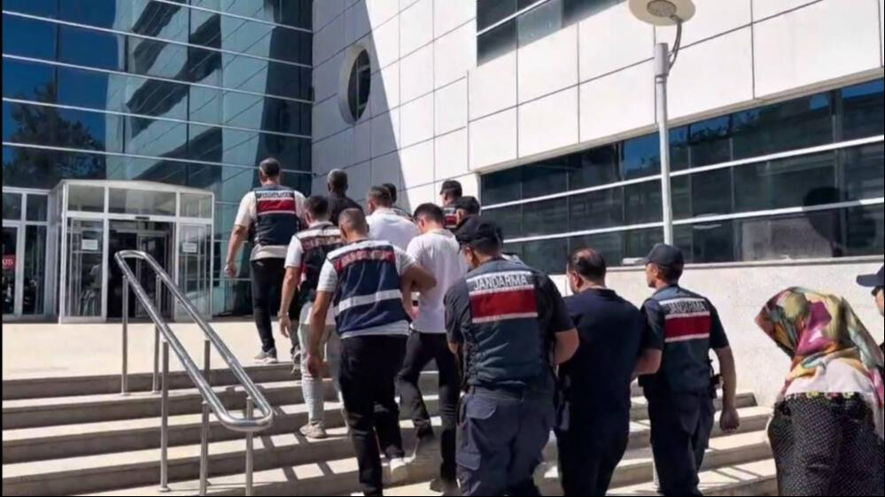 11 milyon TL'lik vurgun! Adıyaman'da dolandırıcılık operasyonu: 57 kişi yakalandı - 2. Resim