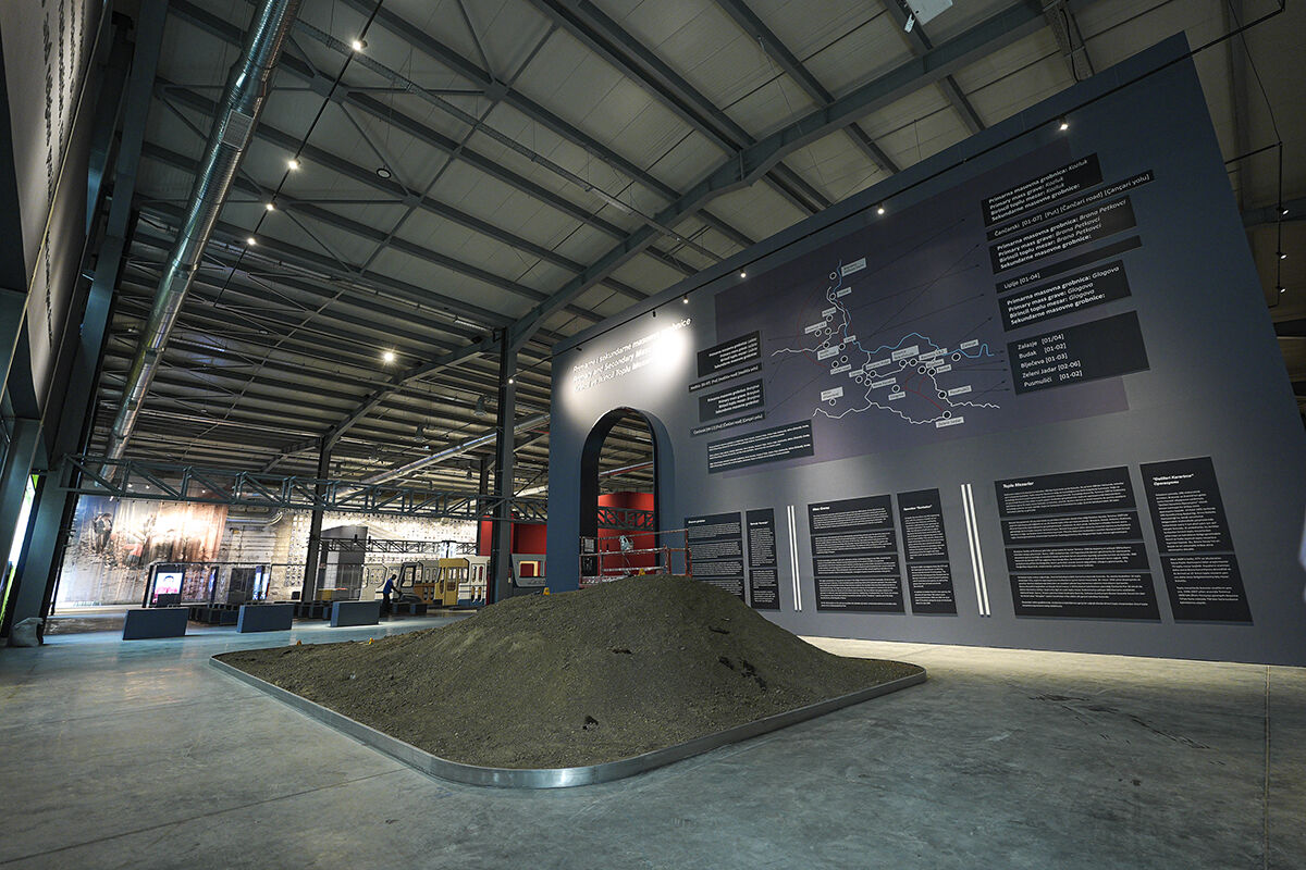 Akümülatör fabrikası müze oldu! Şehitlerin eşyaları burada sergileniyor - 10. Resim