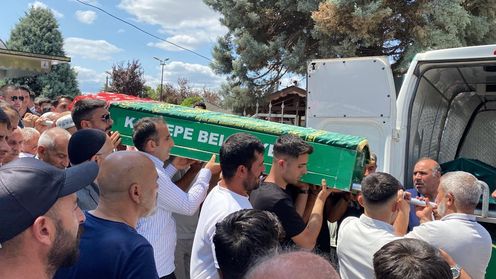 Amcaları tarafından katledilen 2 kardeş gözyaşlarıyla defnedildi - 1. Resim