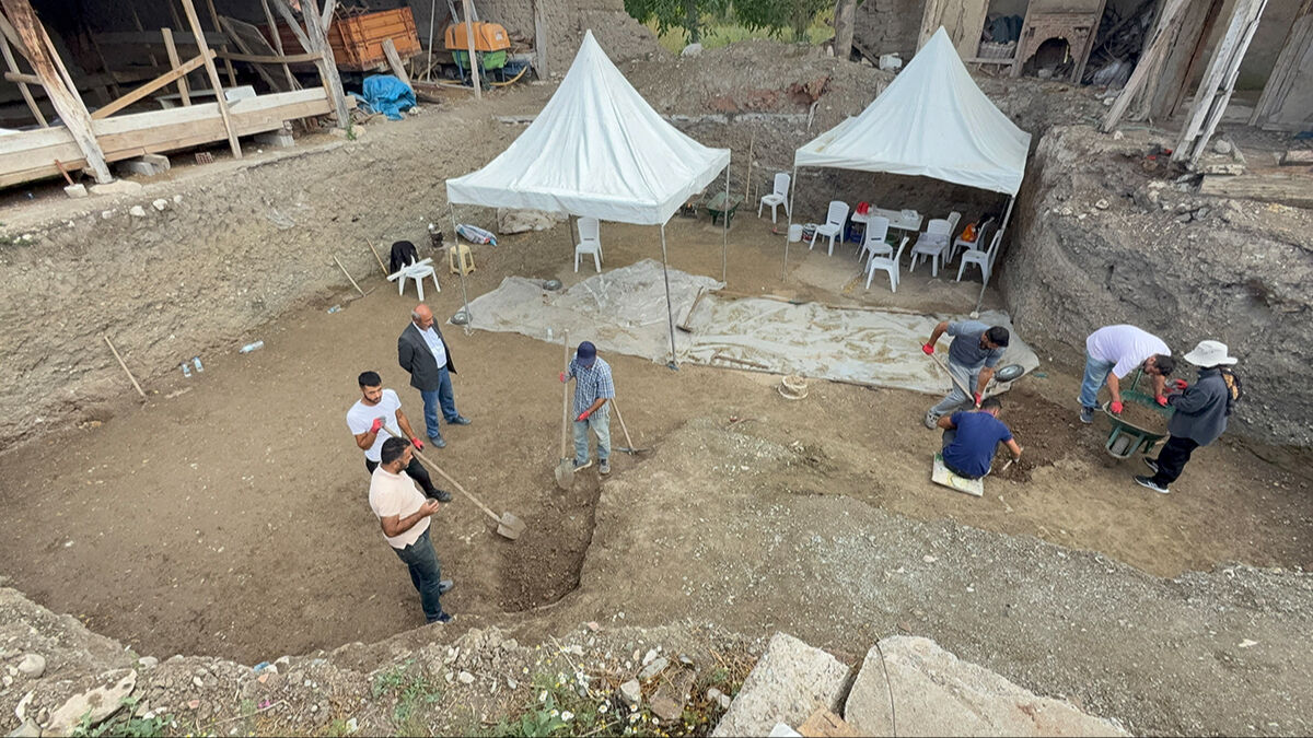 Bağ evindeki kazı derinleşti! Şehrin tarihini değiştirebilir - 1. Resim