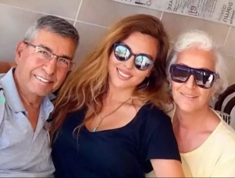 Bir yıl içinde ikinci kayıp! Aslı Hünel aldığı vefat haberiyle yıkıldı - 2. Resim