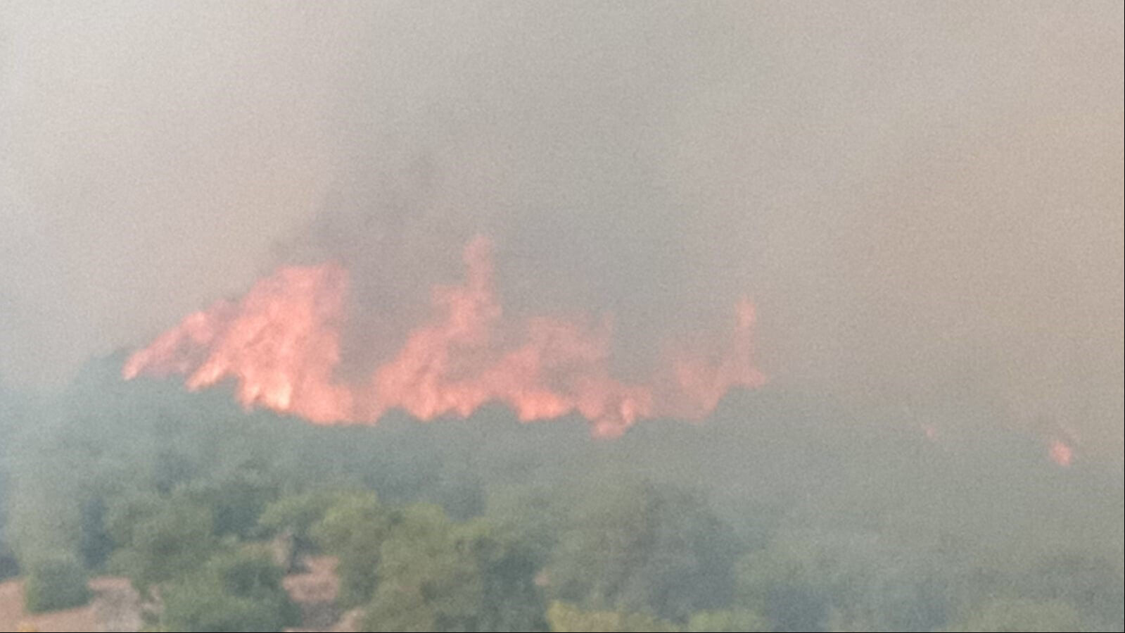 Bursa-Balıkesir sınırında korkutan yangın! Alevler giderek büyüyor, yerleşim yerleri tehdit altında - 2. Resim