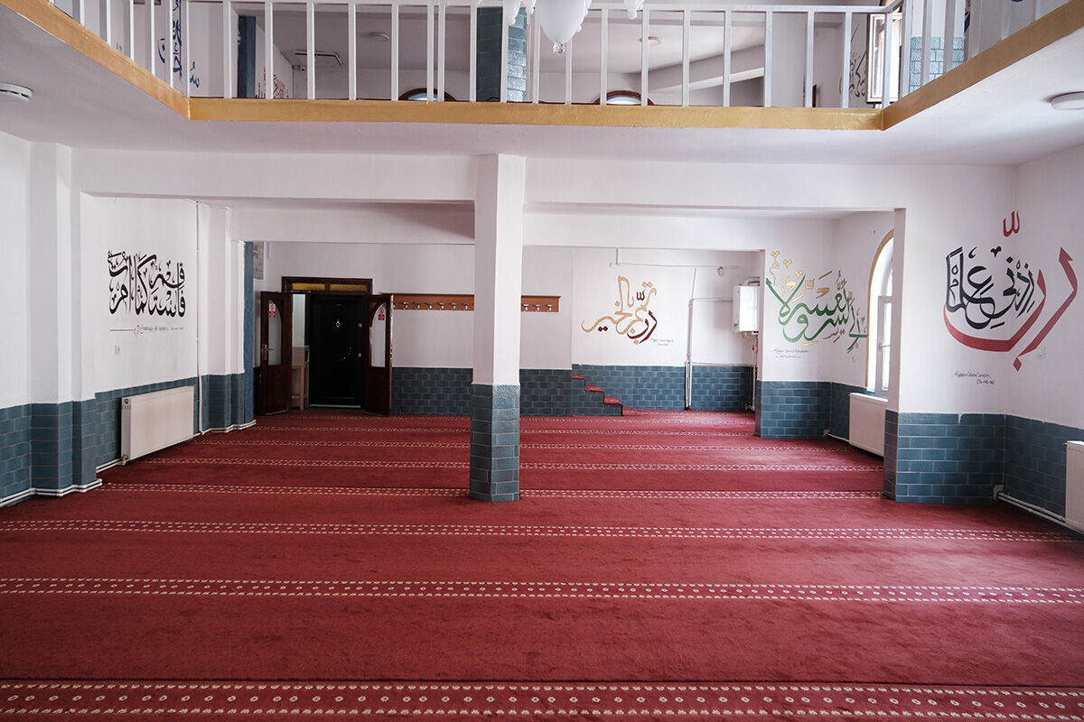 Cami cami dolaşıyor, cemaat hayran kalıyor! Bütün şehir gönüllü nakkaşın mest eden çalışmalarını konuşuyor - 7. Resim