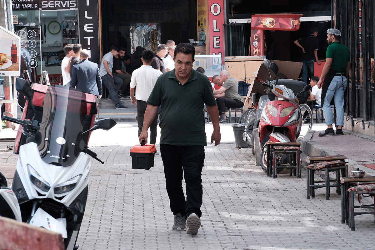 Cami cami dolaşıyor, cemaat hayran kalıyor! Bütün şehir gönüllü nakkaşın mest eden çalışmalarını konuşuyor - 1. Resim