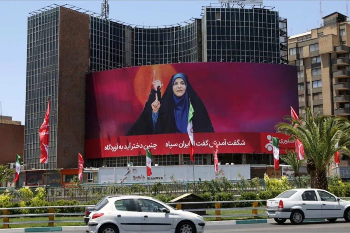 Dev posterleri meydanlara asıldı: 'Cesaretin sembolü' haline geldi! İsrail saldırısını böyle anlattı - 3. Resim