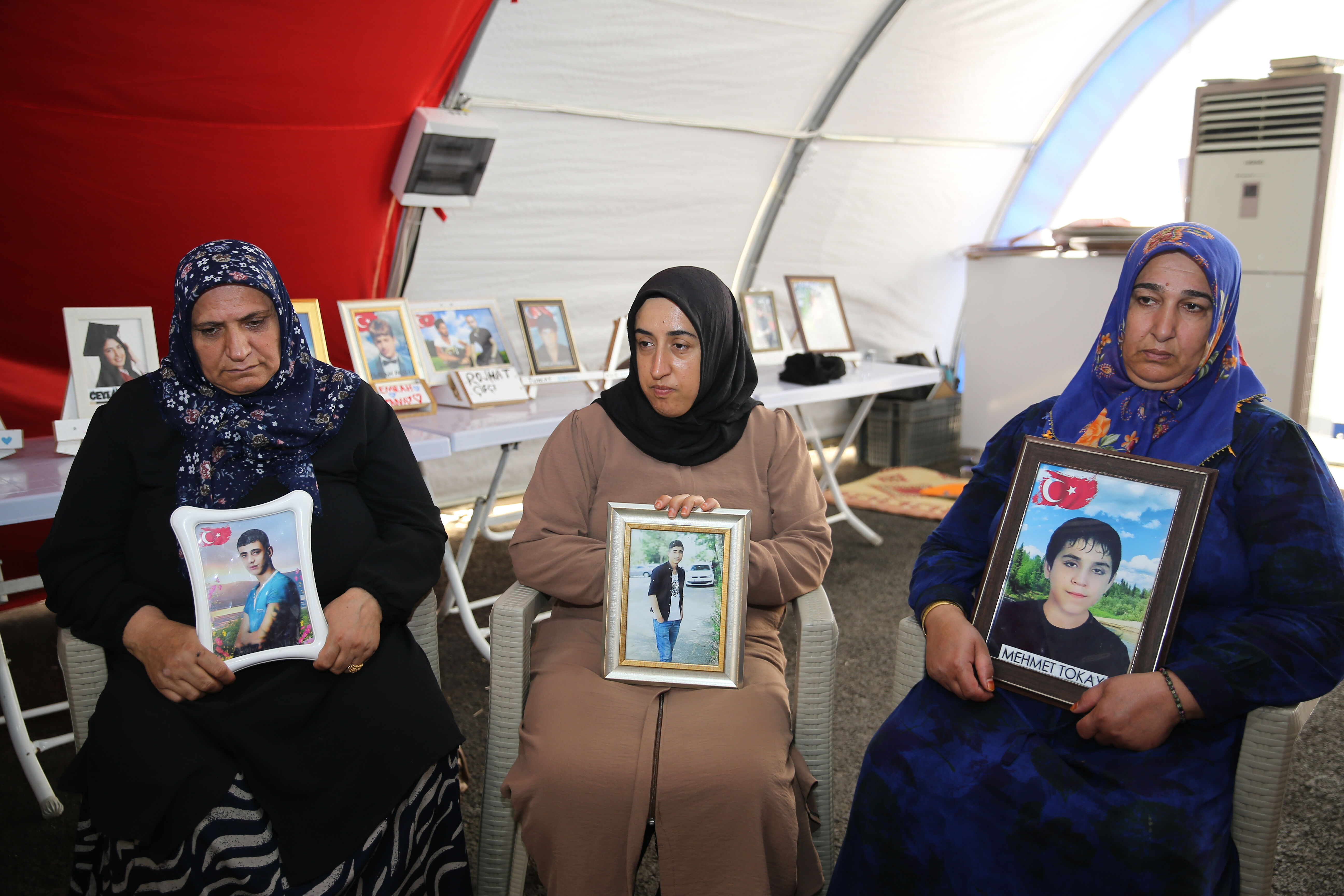 Diyarbakır annelerinden 'Terörsüz Türkiye' mesajı: Çocuklarımız da silah bırakacak, geri dönecek! - 1. Resim