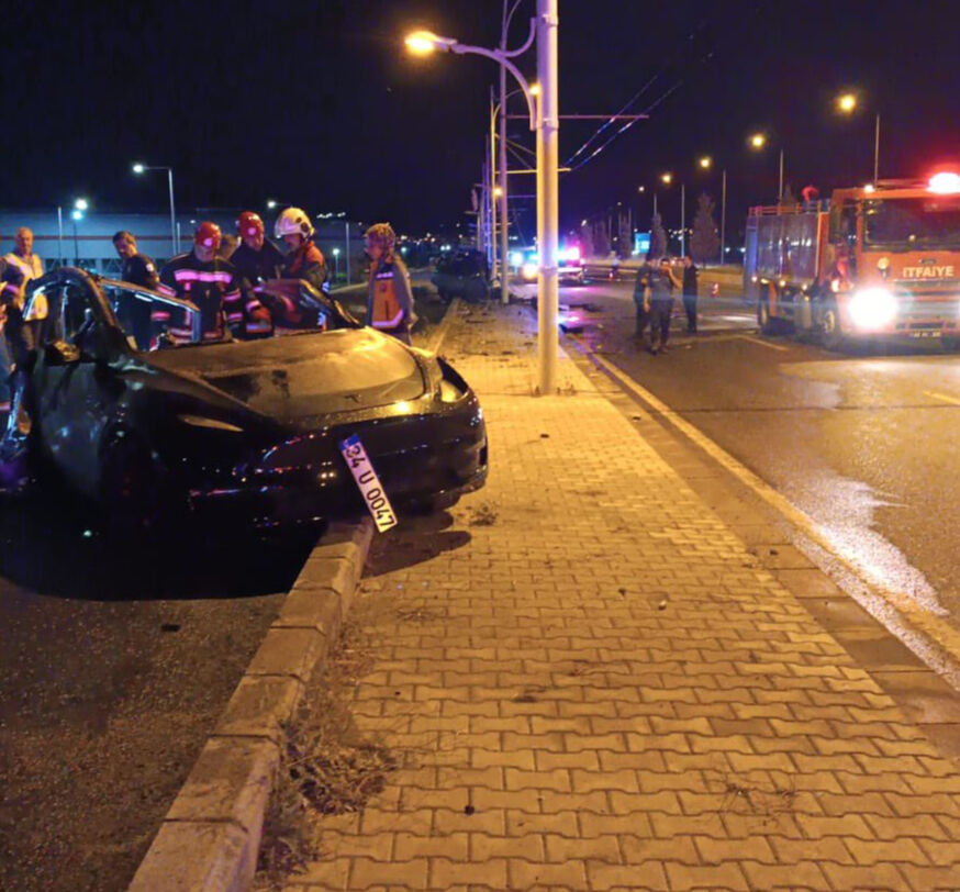Feci kazada Tesla cayır cayır yandı! 2 hemşire hayatını kaybetti - 1. Resim