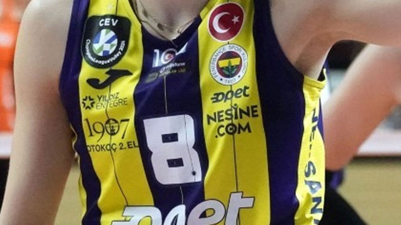 Fenerbahçe'nin yıldızından kötü haber! Maçı tekerlekli sandalyeden izledi Fenerbahçe'nin yıldızından kötü haber! Maçı tekerlekli sandalyeden izledi