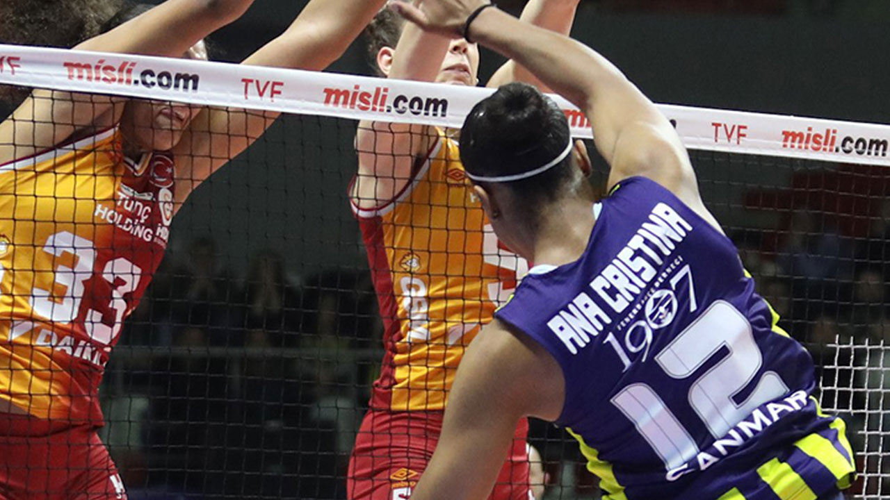 Fenerbahçe'nin yıldızından kötü haber! Maçı tekerlekli sandalyeden izledi - 1. Resim