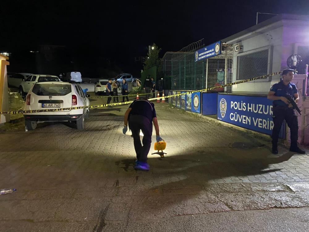 İfade verdikten sonra serbest kalan gruplar emniyet müdürlüğü önünde çatıştı! - 1. Resim