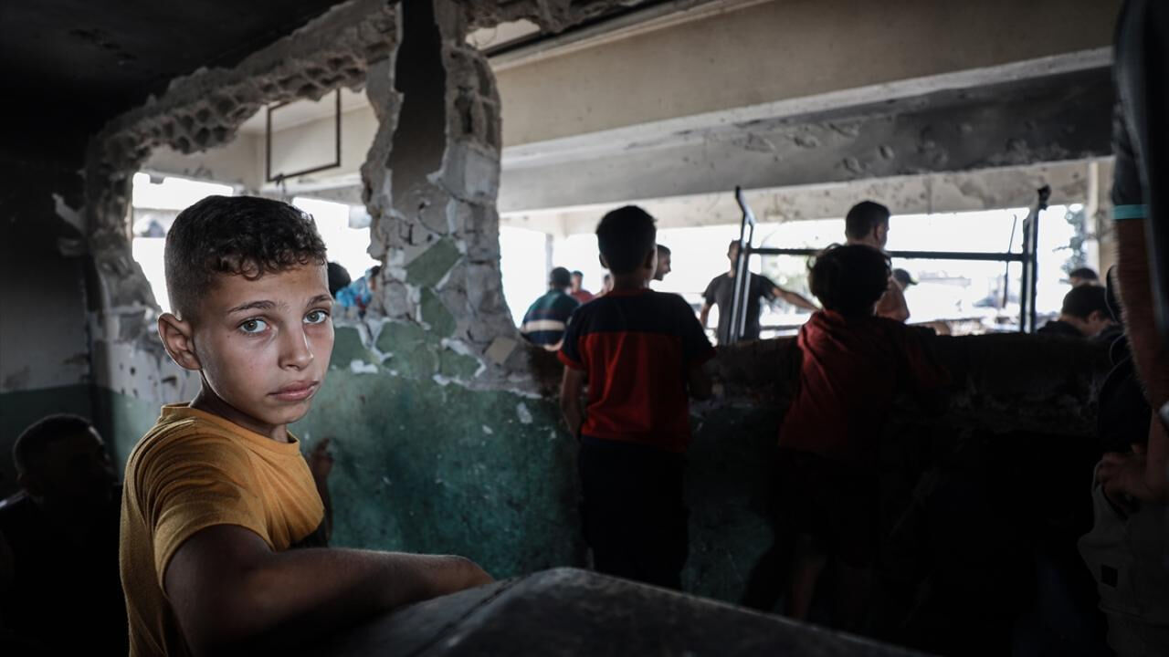 İsrail, Gazze'de okul vurdu! Aralarında çocukların da bulunduğu çok sayıda ölü ve yaralı var - 2. Resim