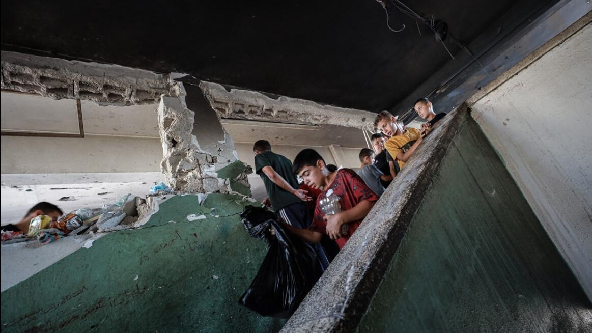 İsrail, Gazze'de okul vurdu! Aralarında çocukların da bulunduğu çok sayıda ölü ve yaralı var - 1. Resim