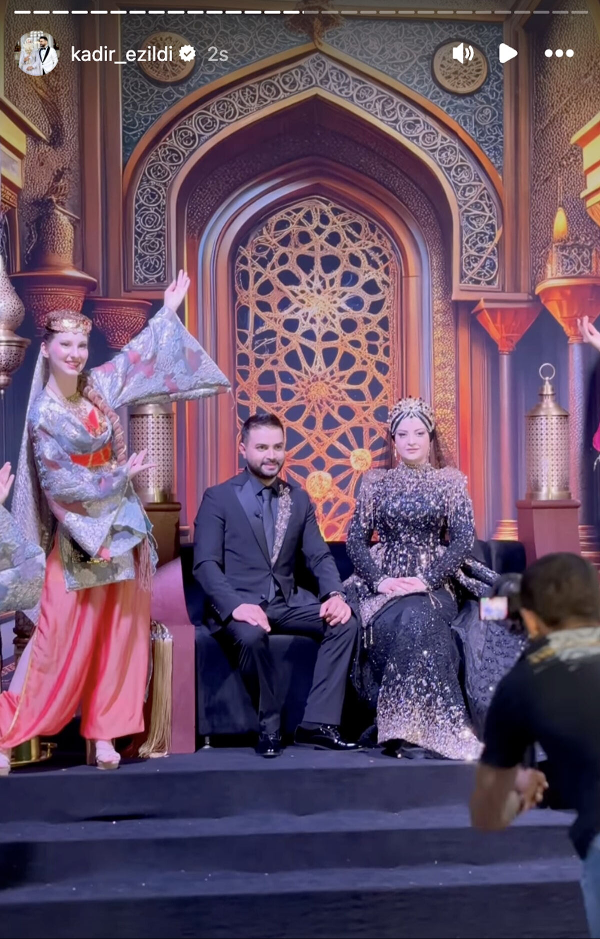 Kadir Ezildi dünyaevine girmeye hazırlanıyor: Kına gecesi paylaşımları gündem oldu: 500 bin TL... - 3. Resim