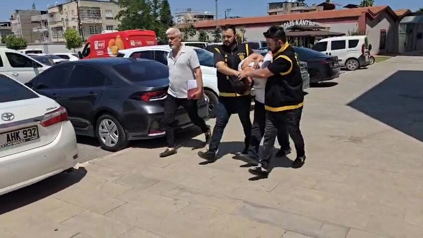 Kapkaça uğrayan kadın dehşeti yaşadı! Yerde sürüklediler - 1. Resim