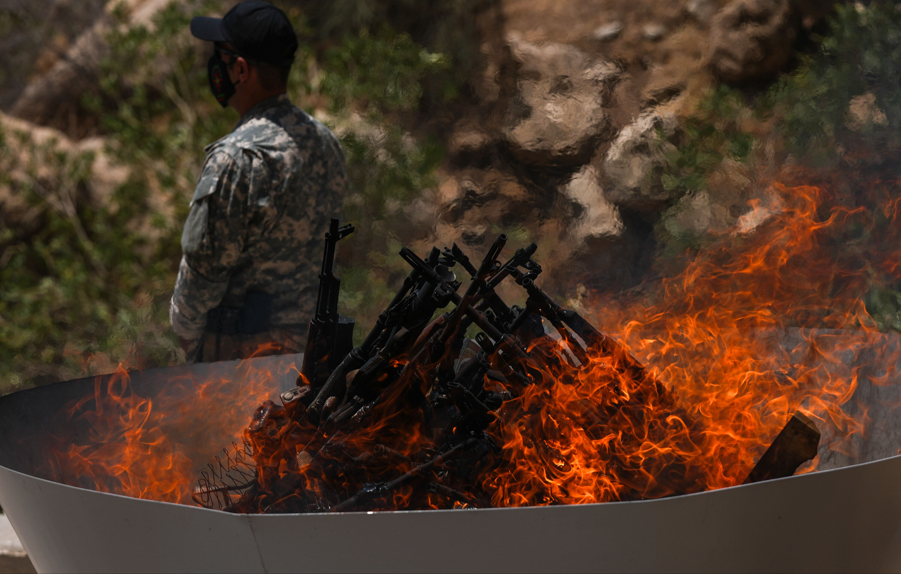 PKK'nın silahları yakmasına CHP'den ilk yorum! Özgür Özel yol haritası çizdi - 1. Resim