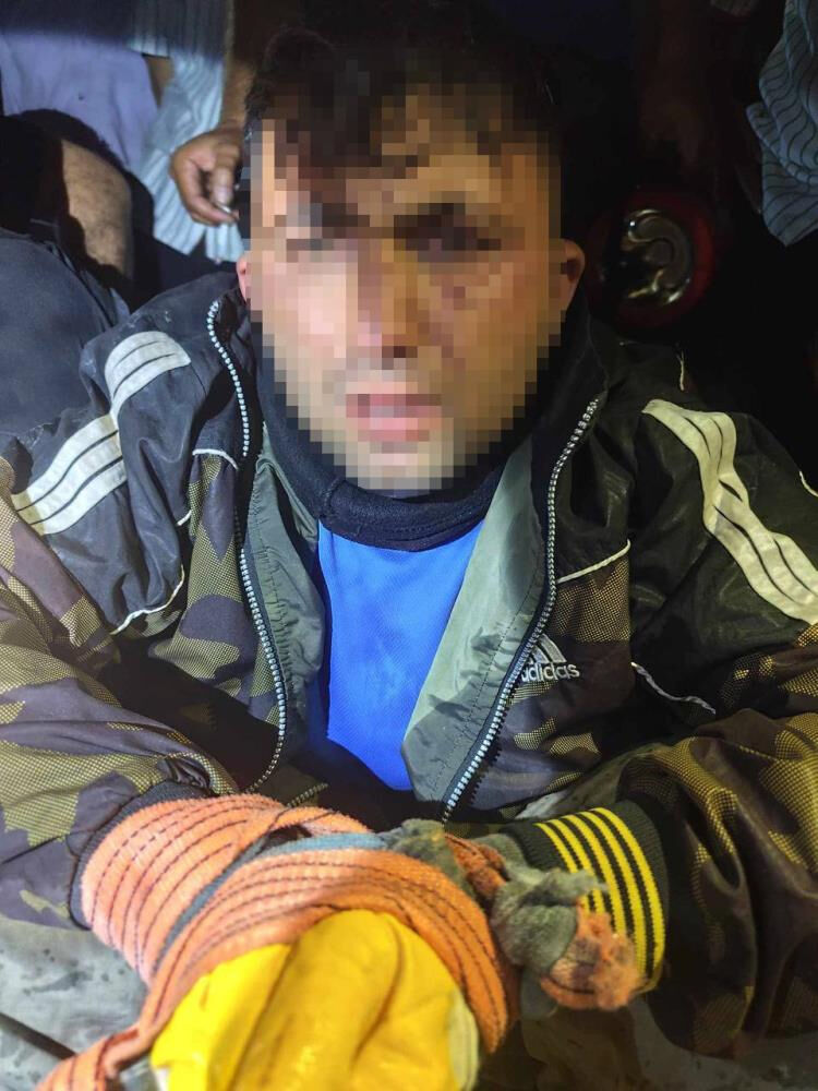 'Utanıyor musunuz' Mahalleli suçüstü bastı! Elleri kolları bağlandı... - 3. Resim