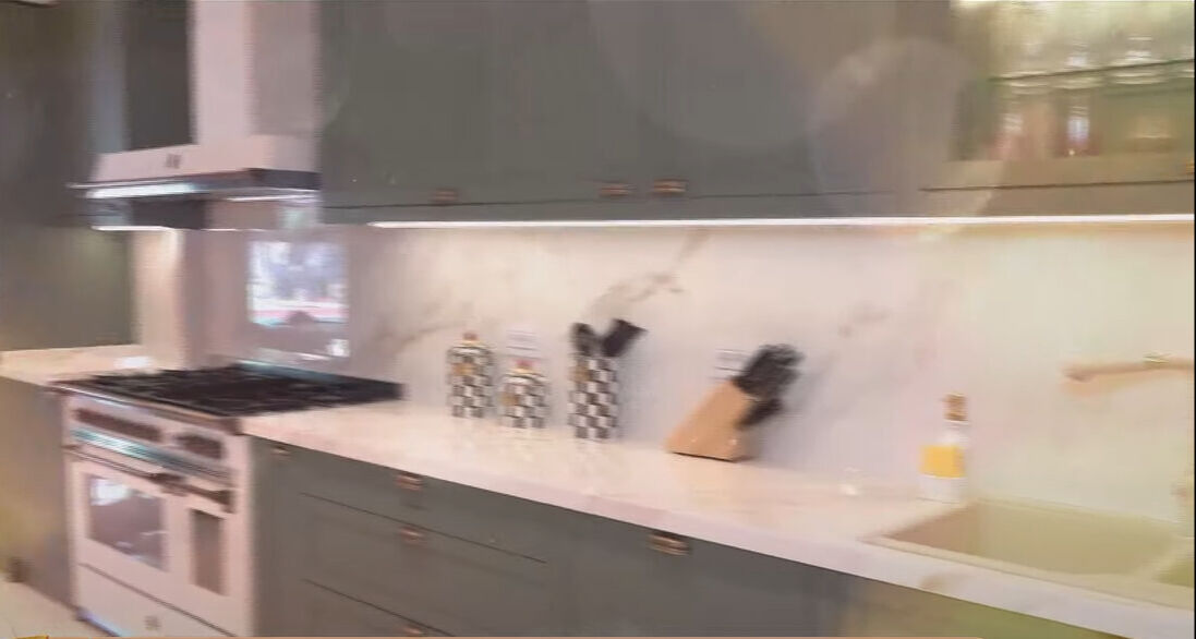 Zuhal Topal’ın havuzlu villası ilk kez görüntülendi! Bir bakan bir daha baktı: İçinde yok yok... - 5. Resim