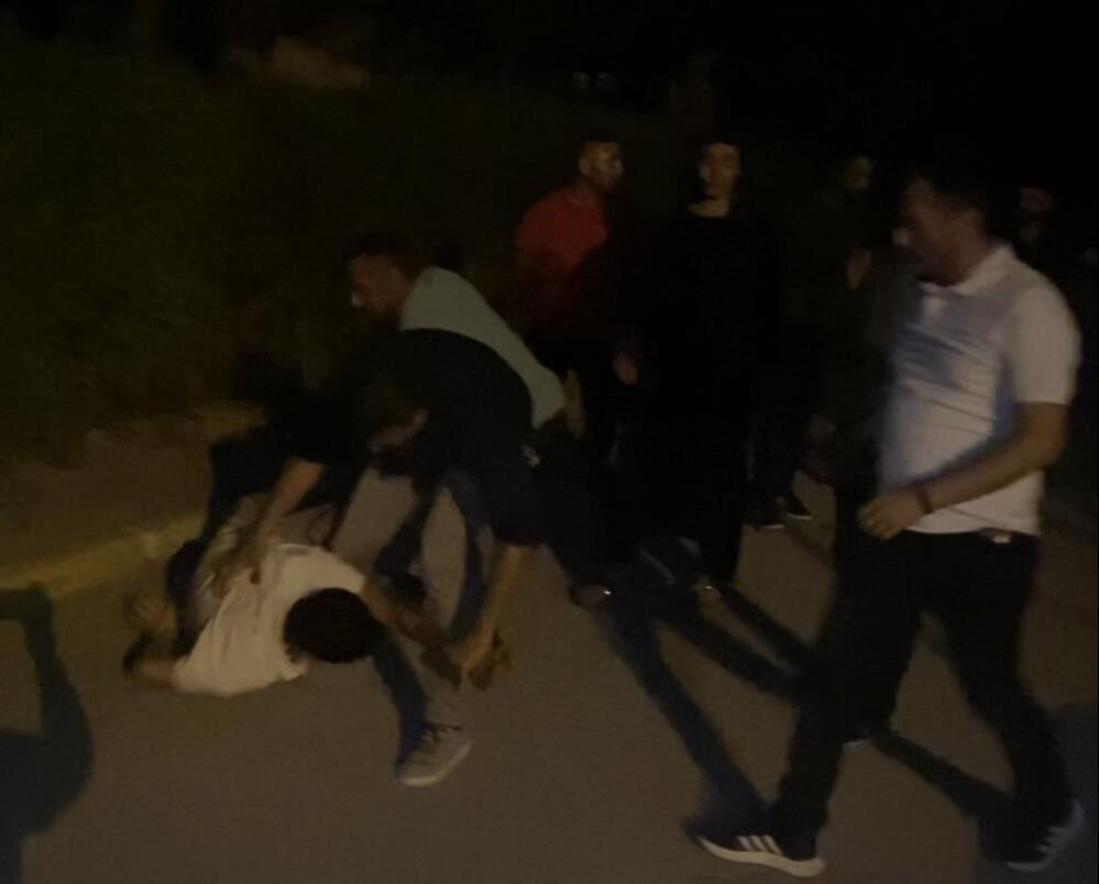 16 yaşındaki genç ortalığı birbirine kattı! Polis biber gazıyla müdahale etti - 1. Resim