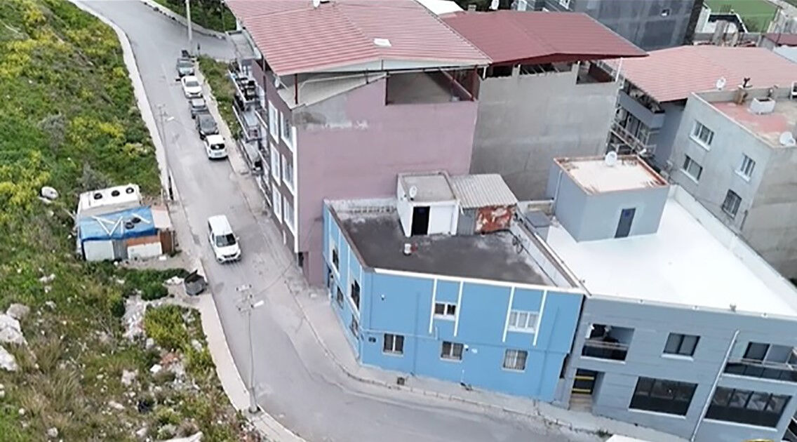 95 baskın, y&uuml;zlerce g&ouml;zaltı! İzmir'de nefes kesen operasyon - 1. Resim