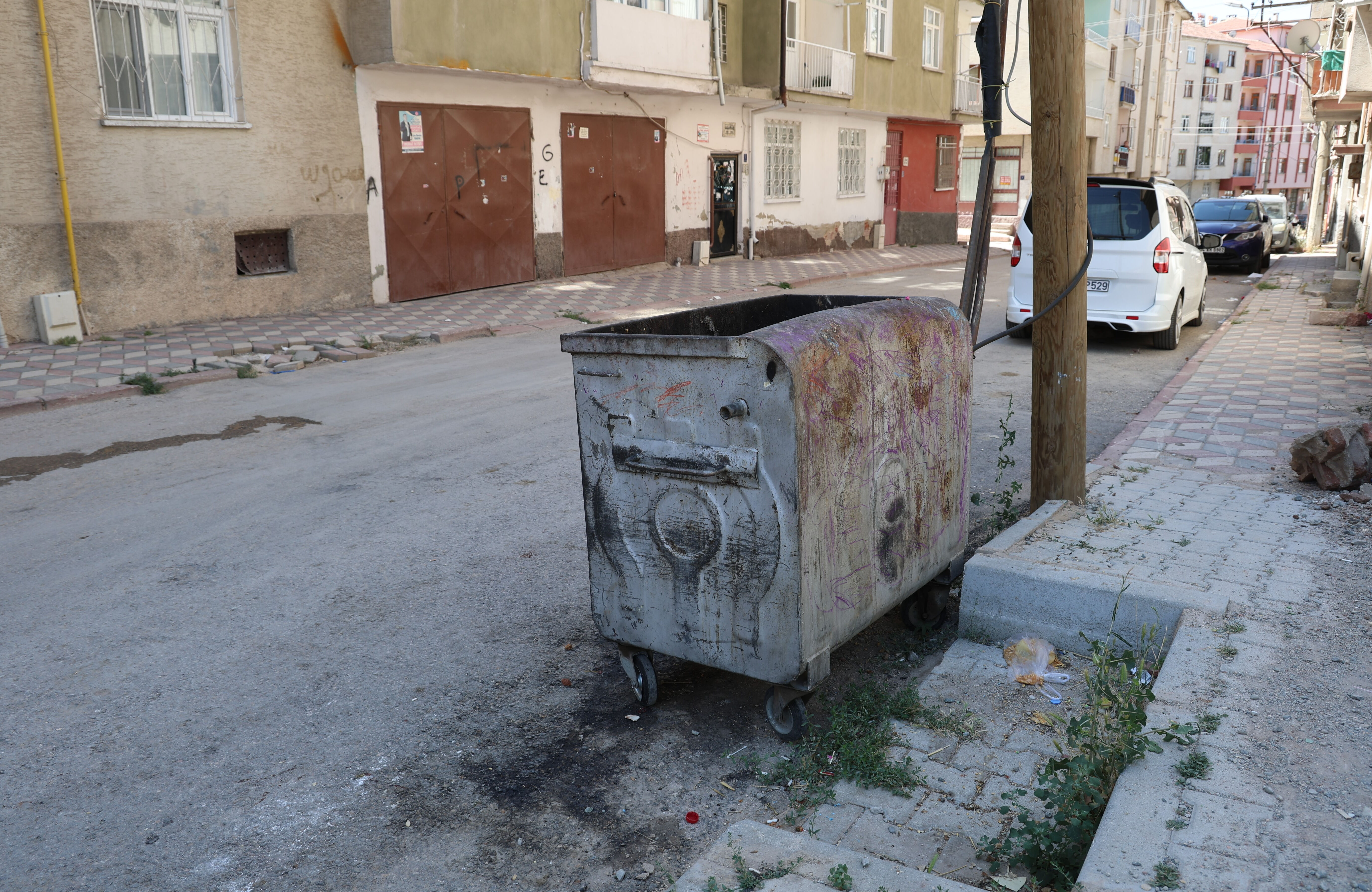 Çöpten gelen sese koştular, donakaldılar! Yeni doğmuş bebek bulundu Çöpten gelen sese koştular, donakaldılar! Yeni doğmuş bebek bulundu - 1. Resim