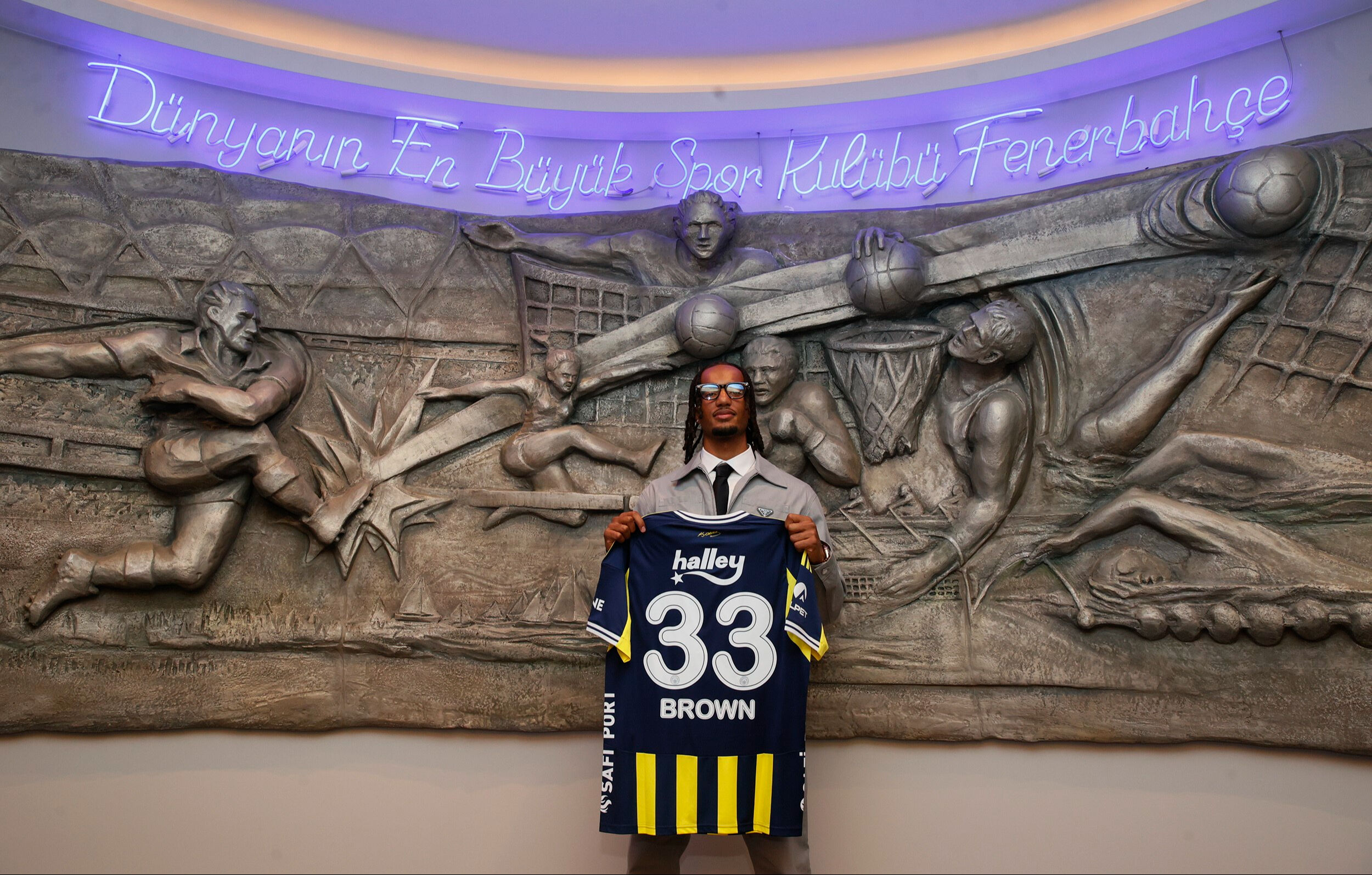 Fenerbahçe genç sol beki kadrosuna kattı! Archie Brown ile 3+1 yıllık sözleşmeye imzayı attı - 2. Resim