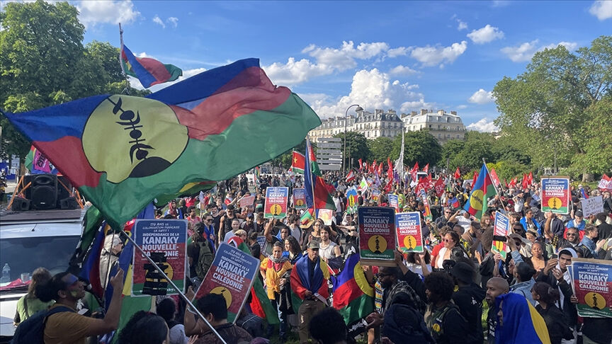 Fransa ile Yeni Kaledonya arasında 