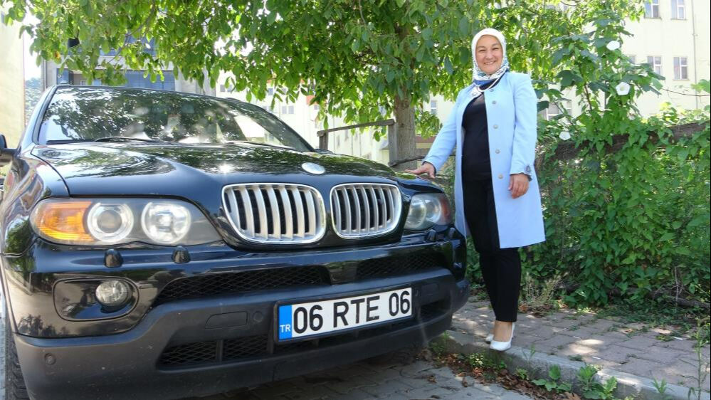 Gören bir daha bakıyor! Cumhurbaşkanı Erdoğan'ın adını taşıyan plakaya büyük ilgi: Bu fırsatı kaçırmadım - 2. Resim